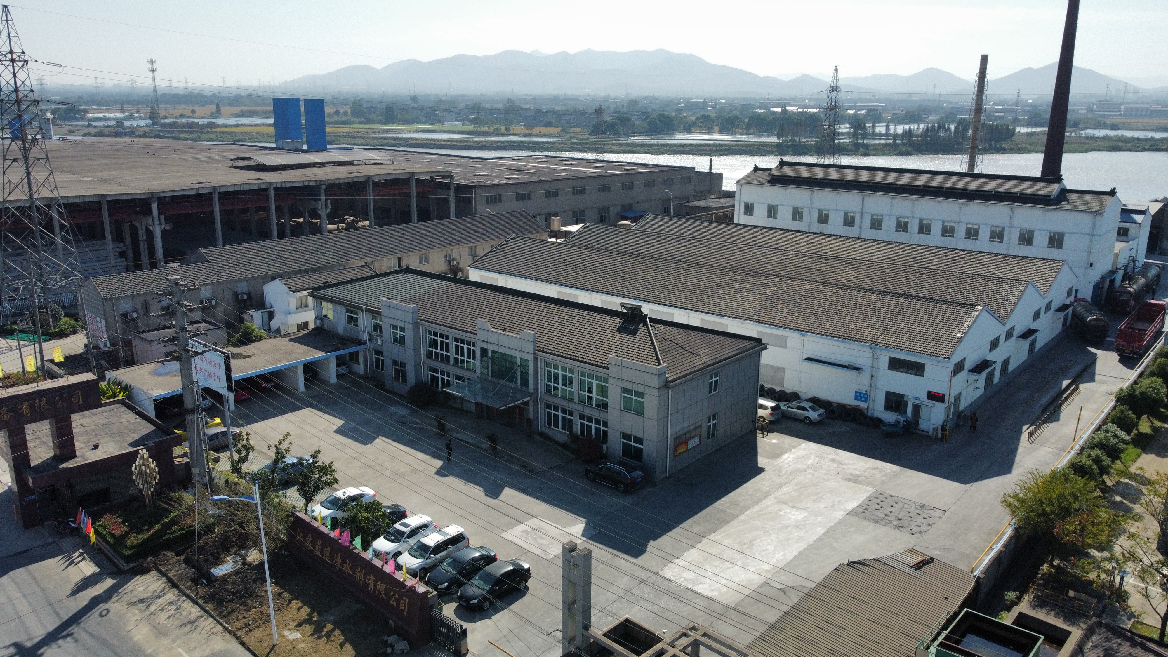 A kind of polyaluminum chloride production waste slag recycling device